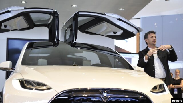 Chiếc Tesla X Concept SUV 