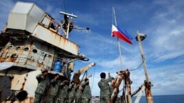 Tranh cãi bùng phát khi Philippines tháng trước phái tàu mang đồ tiếp tế cho binh sĩ trú đóng trên tàu BRP Sierra Madre.
