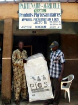 A PICS bag retailer in Mali