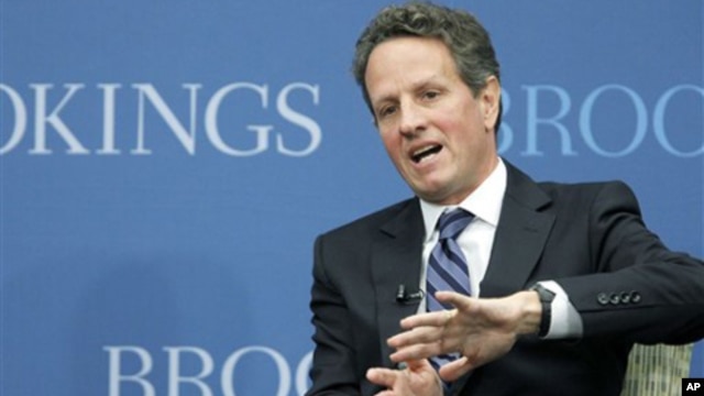 Treasury Secretary Timothy Geithner gestures while speaking at the Brookings Institution's "The Path to Global Recovery" forum, 6 Oct 2010.
