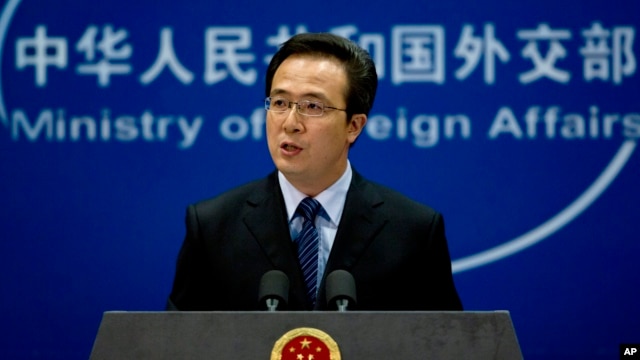 Phát ngôn viên Bộ Ngoại giao Trung Quốc Hồng Lỗi trong một cuộc họp báo tại Bắc Kinh.