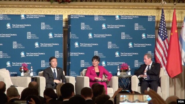 美中高级官员在芝加哥出席活动。 （美国之音 黎堡拍摄）