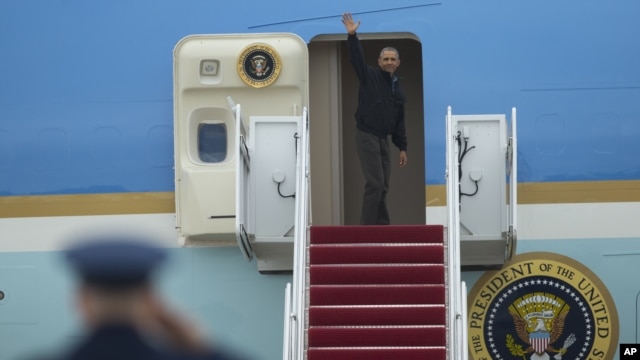 Tổng thống Barack Obama đáp chuyên cơ Air Force One lên đường tới Việt Nam, ngày 21/5/2016.
