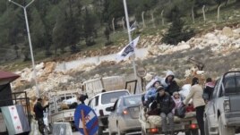 Syrian refugees wait to cross the Turkish border, January 13, 2013.