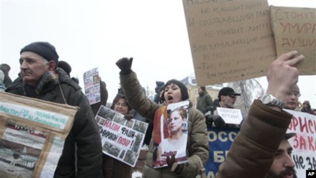 Russians try to draw public attention to a recent rise in ethnic tensions at a rally in central Moscow, 26 Dec 2010