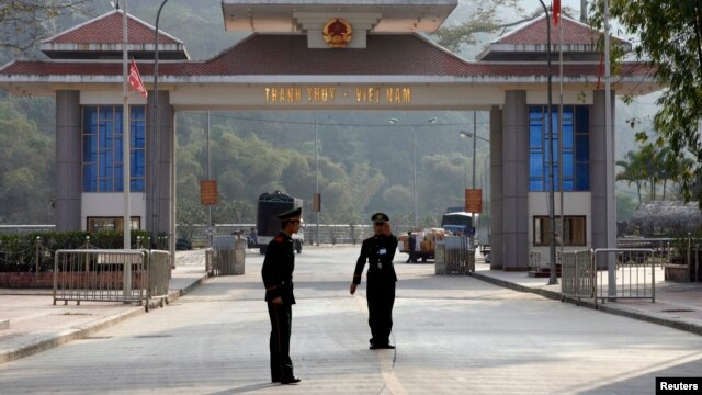 Cửa khẩu Thanh Thủy, cách thành phố Hà Giang 22km về phía Tây Bắc, đối diện với cửa khẩu Thiên Bảo, tỉnh Vân Nam, Trung Quốc.