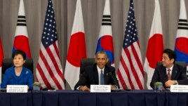 Từ trái sang phải: Tổng thống Nam Triều Tiên Park Geun-hye, Tổng thống Mỹ Barack Obama và Thủ tướng Nhật Shinzo Abe tại hội nghị thượng đỉnh an ninh hạt nhân ở Washington ngày 31/3/2016.