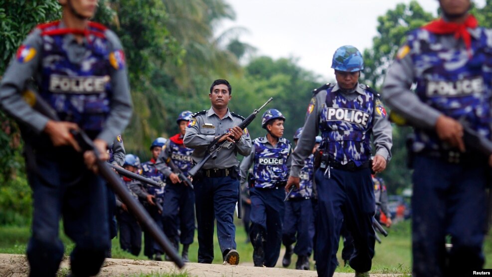 ရခိုင္ျပည္နယ္တြင္းက လံုျခံဳေရးတပ္ဖြဲ႔ဝင္မ်ား။