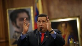President Hugo Chavez pandan yon konferans pou laprès nan palè Miraflores nan Caracas, Venezuela, 9 oktòb 2012.  