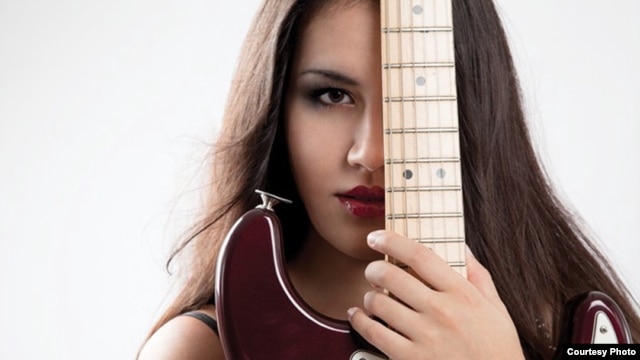 Natasha Meister: Canadian by birth, but practicing stunning blues guitar in Africa (Natasha Meister)