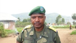 Le Lieutenant-Colonel Olivier Hamuli, porte-parole de la 8ème région militaire des FARDC, Nord Kivu, RDC, février 2013. (VOA/Nicolas Pinault) 