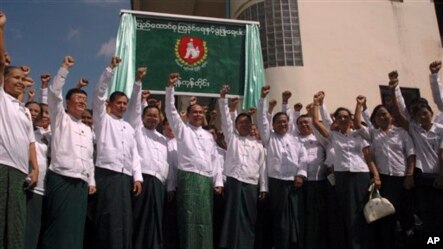 ျပည္ေထာင္စုၾကံ့ခိုင္ေရးႏွင့္ဖံြ႔ၿဖိဳးေရးပါတီ ရံုးဖြင့္ပြဲ။ (ၾသဂုတ္ ၂၀၊ ၂၀၁၀)