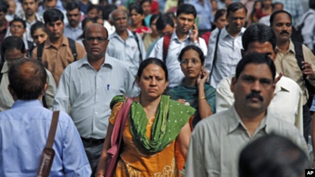 Commuters make their way on the platform at the Churchgate train station during the morning rush hour in Mumbai, India, October 31, 2011.