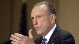 En 2009, Arlen Specter anunció que cambiaba de partido y se unía a los demócratas. [Archivo].
