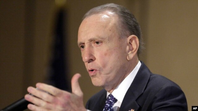 En 2009, Arlen Specter anunció que cambiaba de partido y se unía a los demócratas. [Archivo].