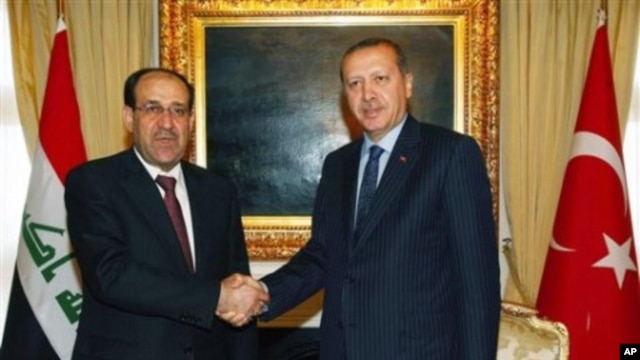 Turkish Prime Minister Recep Tayyip Erdogan, right, and Iraqi Prime Minister Nouri al-Maliki pose for cameras before a meeting in Ankara, Turkey, Thursday, 21 Oct 2010