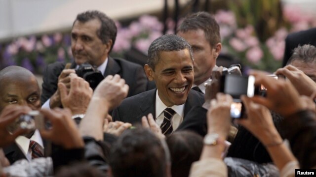 El presidente de EE.UU., Barack Obama, en una multitud durante su visita a Cannes (Francia) en 2011.