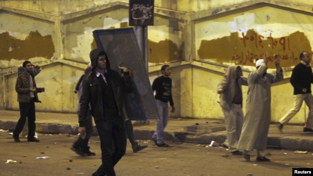 Muy violentos resultaron los enfrentamientos en las calles de El Cairo. 