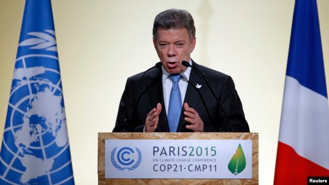 El presidente de Colombia, Juan Manuel Santos, participa de la cumbre sobre cambio climático en París.
