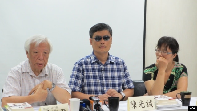 陈光诚拜访台湾民间司法改革基金会（美国之音张永泰拍摄）