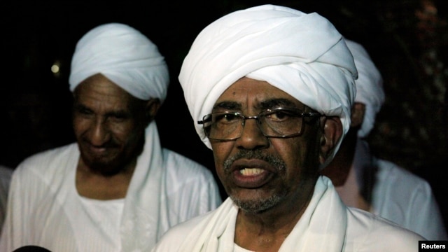 Omar al-Bashir speaks during a news conference with Umma Party leader and former PM Al-Sadiq Al Mahadi. August 2013.