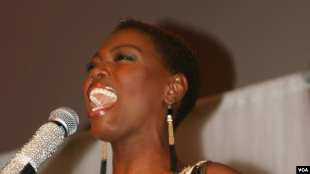 Lira akiimba mjini Washington