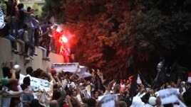 Egipatski demonstranti ispred američke ambasade u Kairu