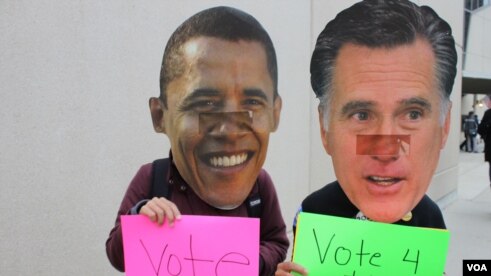Signs at a polling place in Chicago, Illinois. (Iftikhar Hussain/VOA)