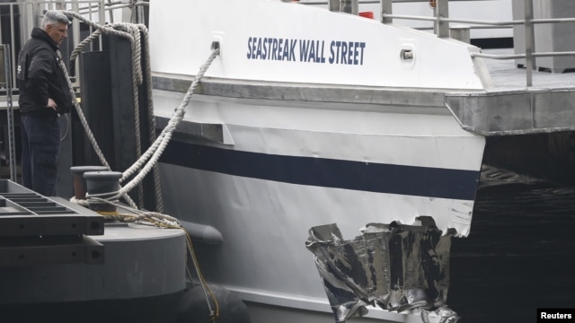 Magnitud de la colisión en el muelle 11 de Manhattan, donde chocó un transbordador procedente de Nueva Jersey.