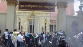 More than 100 supporters demonstrated outside the court building on Wednesday morning March 27, 2013 to protest for the release of Yorm Bopha.