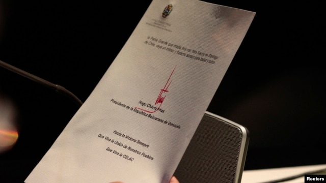 Esta es la carta que leyó Nicolás Maduro en la Cumbre Celac-UE. La firma de Chávez con tinta roja.