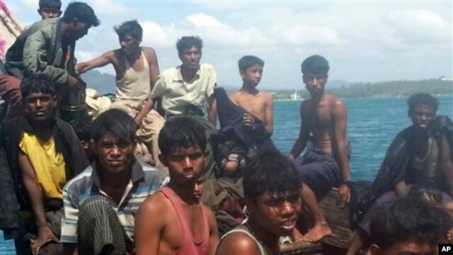 Mỗi năm, có hàng ngàn người Rohingya từ Bangladesh và Miến Điện bỏ trốn để tránh sự ngược đãi và nghèo khó