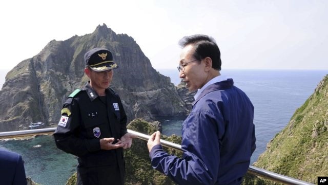 Kunjungan Presiden Korea Selatan Lee Myung-bak ke pulau Dokdo atau Takeshima memicu kemarahan Jepang (foto: dok). Hubungan kedua negara kembali mencair setelah uji coba nuklir Korut. 