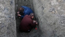 Trenches reveal signs of how the landscape was shaped by rivers, wind and climate. (Peter D. Clift/University of Aberdeen)