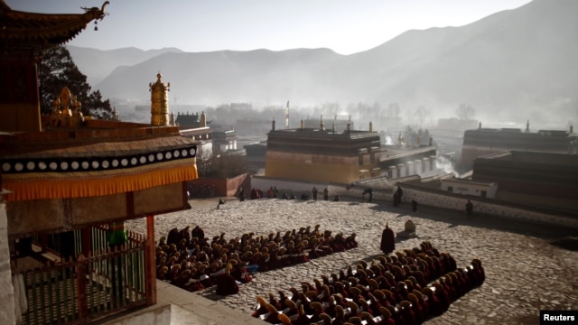 Monks gather to pray at the Labrang monastery prior Tibetan New Year in Xiahe county, Gansu Province February 21, 2012.