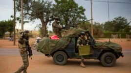 Des soldats français près de Sévaré