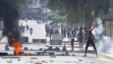 Supporters of Islamist group Ansar al-Sharia clash with riot police at Hai al-Tadamon in Tunis May 19, 2013. 