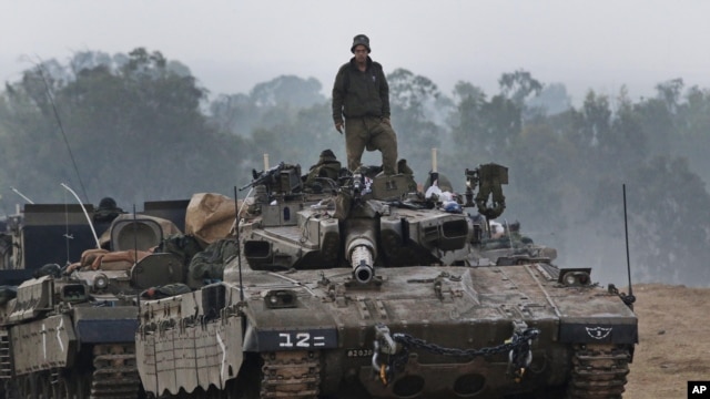 Israel đứng trước một chọn lựa giữa việc tiếp tục các cuộc không kích và một cuộc đổ bộ để 'xóa sạch' Hamas.