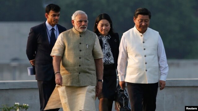 Thủ tướng Ấn Độ Narendra Modi và Chủ tịch Trung Quốc Tập Cận Bình tại Ahmedabad, ngày 17/9/2014.