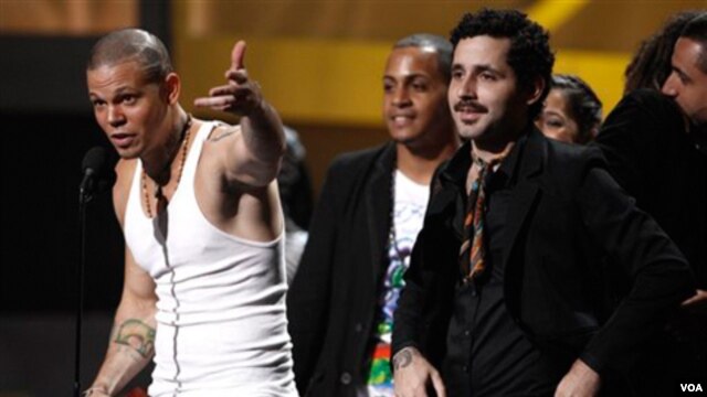 El dúo de Calle 13, Eduardo Cabra y René Pérez, establecieron nuevos récords con diez nominaciones a los premios Grammy