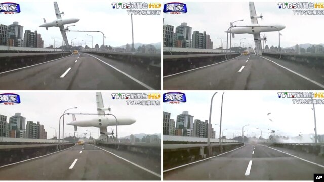Một loạt các hình ảnh chụp từ video của TVBS cho thấy chiếc máy bay đâm vào một cây cầu trước khi rơi xuống sông, ngày 4/2/2015.