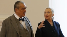 Češki ministar inostranih poslova Karel Švarcenberger i američka državna Sekretarka Hilari Klinton u Pragu,   3. decembar, 2012.