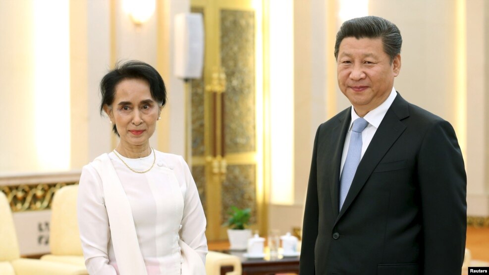 ေဒၚေအာင္ဆနး္စုၾကည္ႏွင့္ တ႐ုတ္္သမၼတ ရွီ က်င့္ဖ်င္။ ေဘဂ်င္း။ ဇြန္ ၁၁၊ ၂၀၁၅။