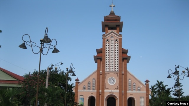 Nhà thờ Cồn Dầu (Ảnh: huynhngocchenh.blogspot)