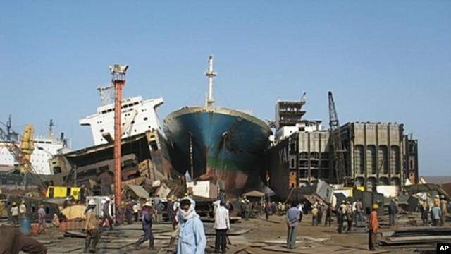 Shipbreaking yard at Alang beach, Gujarat province, India, 2009.