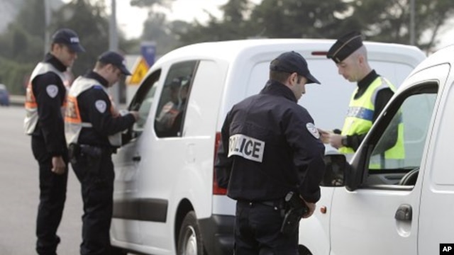 French policemen check identity papers and cars in La Turbie, southeastern France, near the Franco-Italian border, in spite of the EU's passport-free zone Schengen, as security measures are taken ahead of the G20 Summit of Cannes, October 31, 2011.