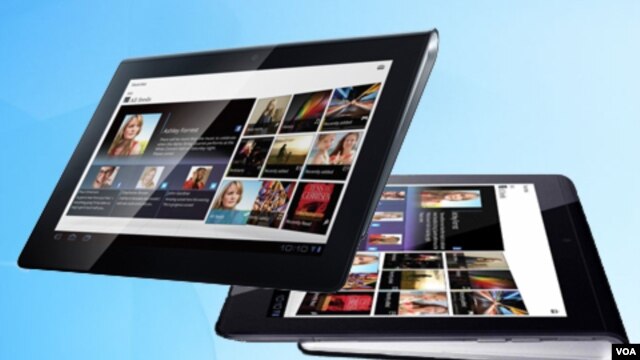 Al contrario que el resto de competidores, el Sony Tablet S destaca por su original diseño.
