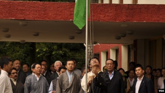 Tibetan prime minister-in-exile hoisting the Indian flag in front of Central Tibetan Administration's office