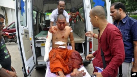 “ဗုဒၶဂါယာ၀န္းထဲမွာ စုစုေပါင္း ဗုံး ၁၃ လုံး ေထာင္ခဲ့ၿပီး အသက္ ၃၀ အရြယ္နဲ႔ ၅၀ အရြယ္ လူနွစ္ဦး ထိခိုက္ဒဏ္ရာ ရခဲ့တယ္ဆိုတာပါပဲ။ ေနာက္ထပ္ သိရတဲ့သတင္းေတြအရ ဒဏ္ရာရသူေတြထဲမွာ ဗုဒၶဘာသာ ဘုန္းေတာ္ႀကီးတစ္ပါး၊ တိဘက္ဘုန္းေတာ္ႀကီး တစ္ပါးနဲ႔ အရပ္သားတစ္ေယာက္တို႔ ပါတယ္” 