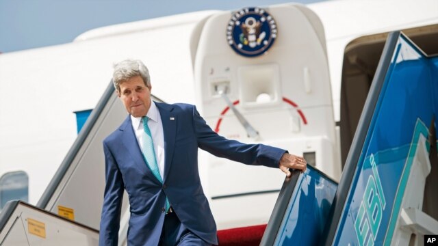 美国国务卿克里9月12日抵达土耳其安卡拉国际机场。